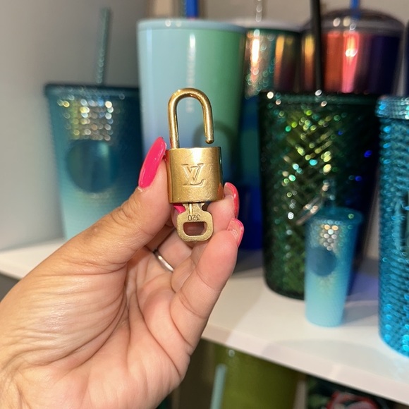 Lv lock‎ & key - Picture 6 of 7